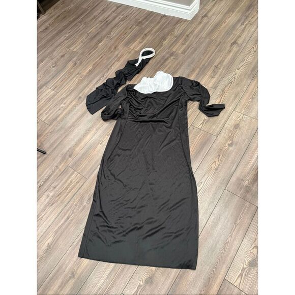 Women’s Nun Costume OSFM - Picture 3 of 3